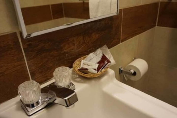 Bathroom sink
