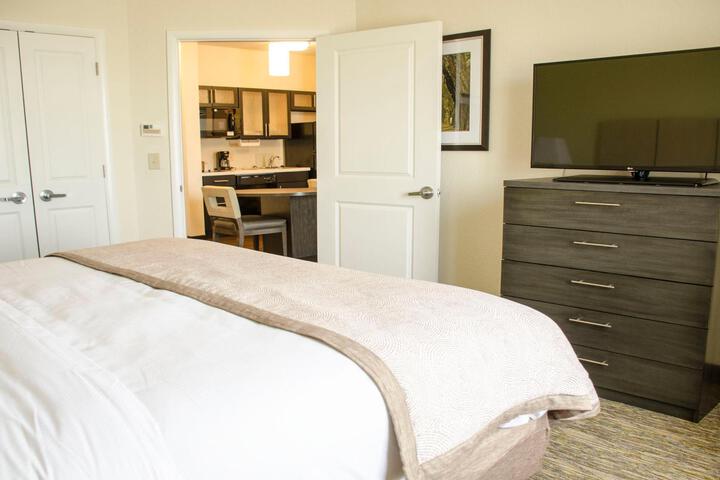 2 Queen Studio Suite (7 of 7)