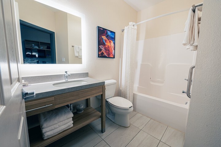 1 Queen Studio Suite (5 of 14)