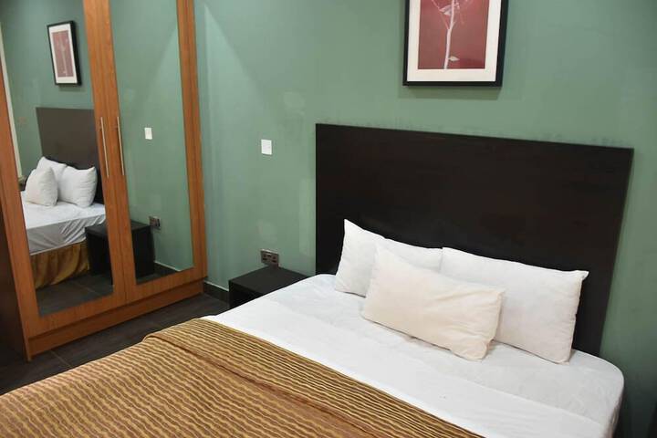 Room 13 of 32