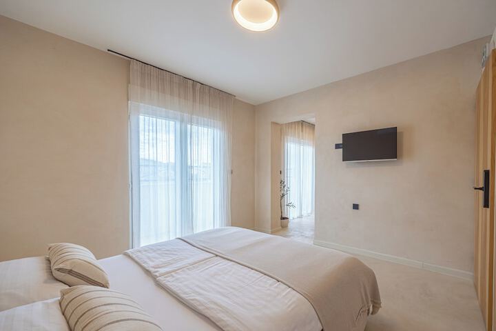 Room 17 of 35