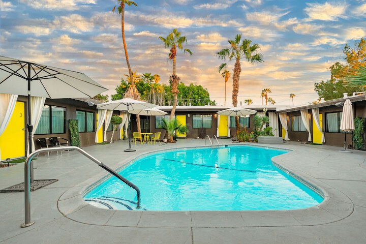 Swimming pool at Cheetah Hotel