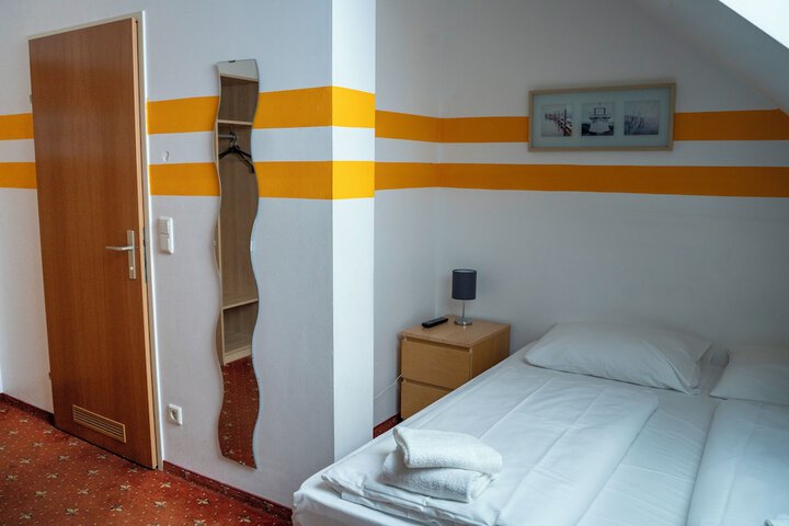 Room 32 of 45