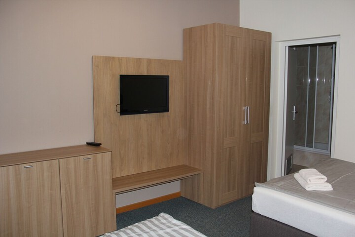 Room 5 of 42