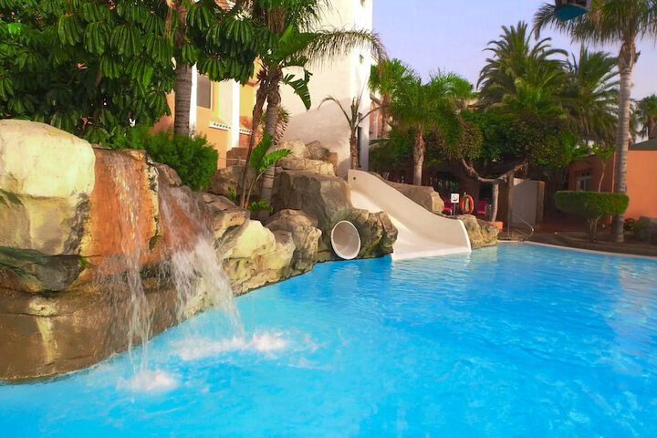 Hotel Pool