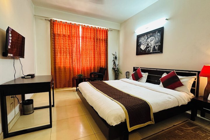 Room 6 of 11