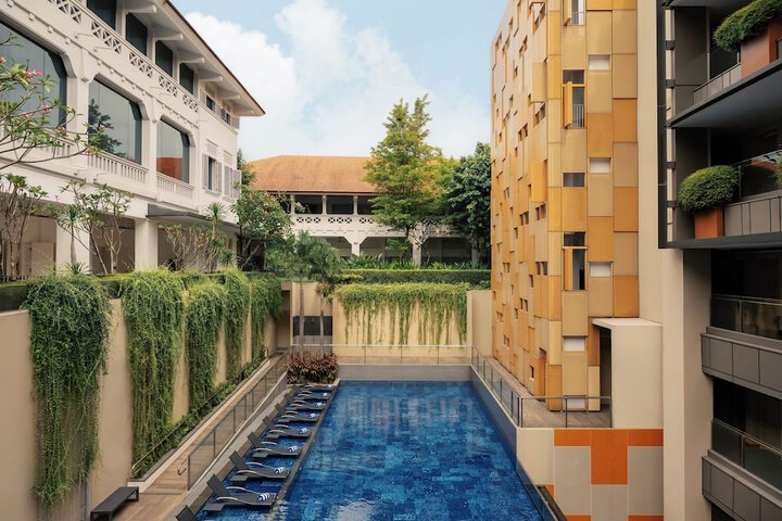 Hotel Pool