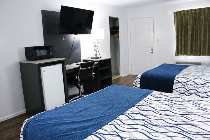 2 Queen Beds Accessible (4 of 6)