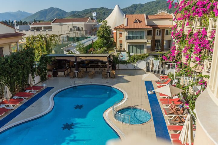 Hotel with Pool