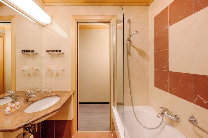 Room 40 of 62
