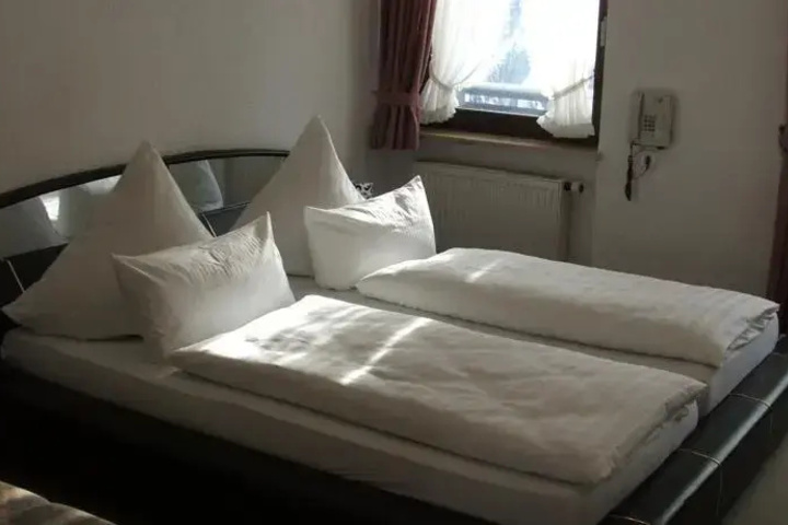 Room 3 of 12