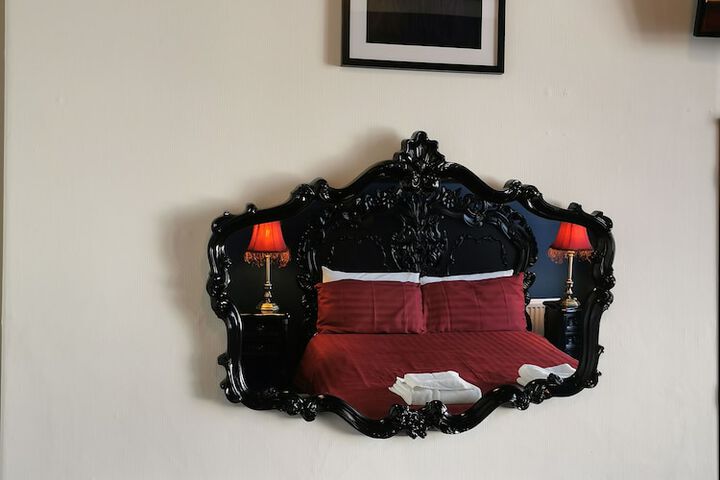 Room 3 of 28