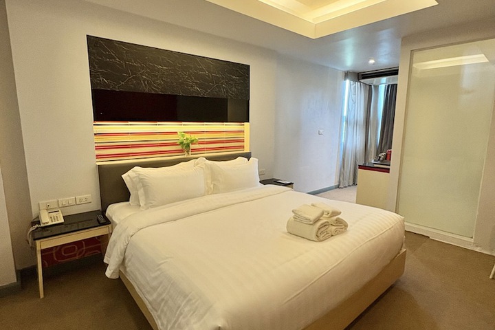 Room 6 of 36