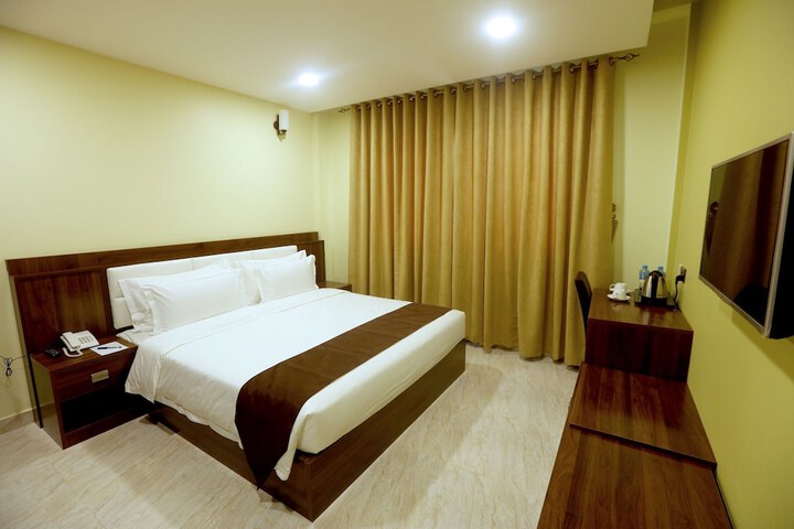 Room 2 of 10