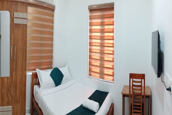 Room 7 of 16