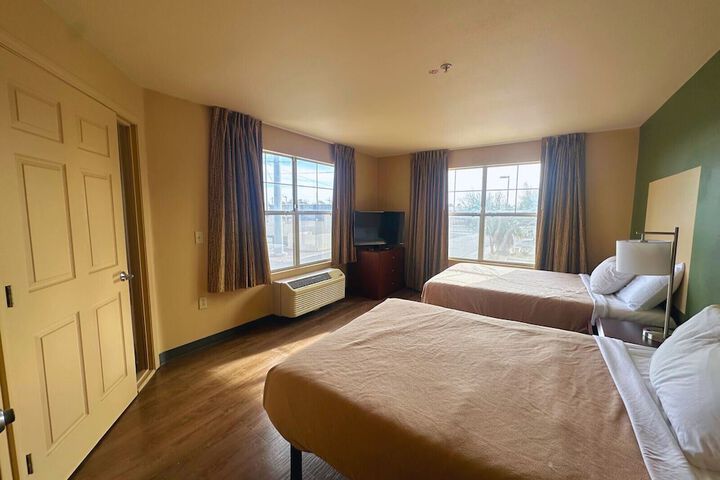 Suite Queen Bed (6 of 19)