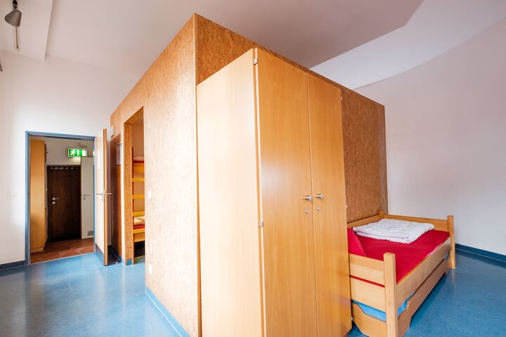Room 13 of 37