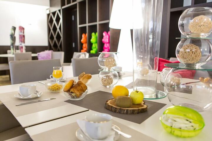 Breakfast/Coffee Service 97 of 114
