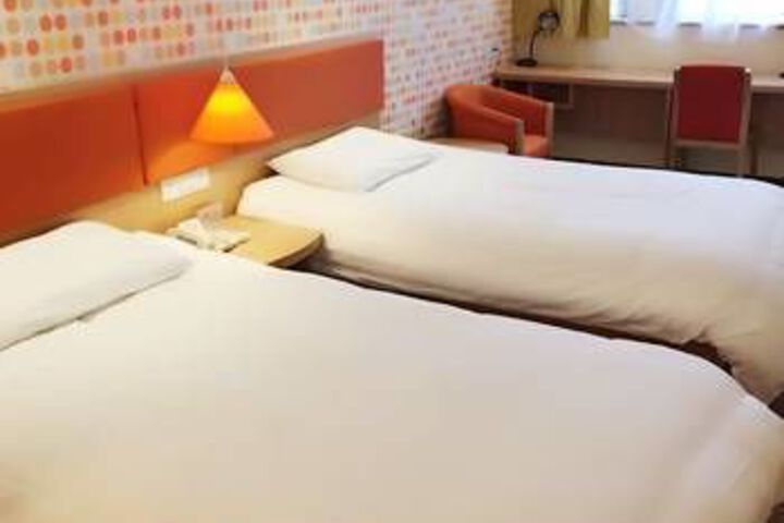 Room 4 of 15