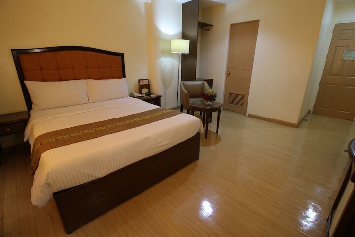 Room 8 of 23