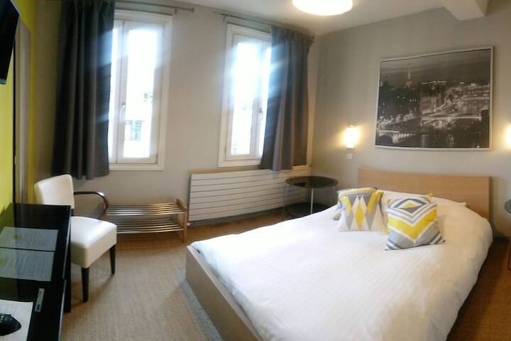 Room 7 of 30