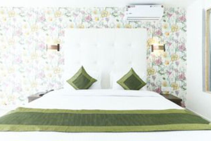 Room 12 of 34