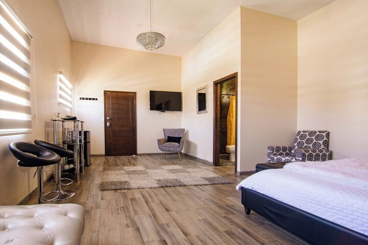 Room 4 of 28