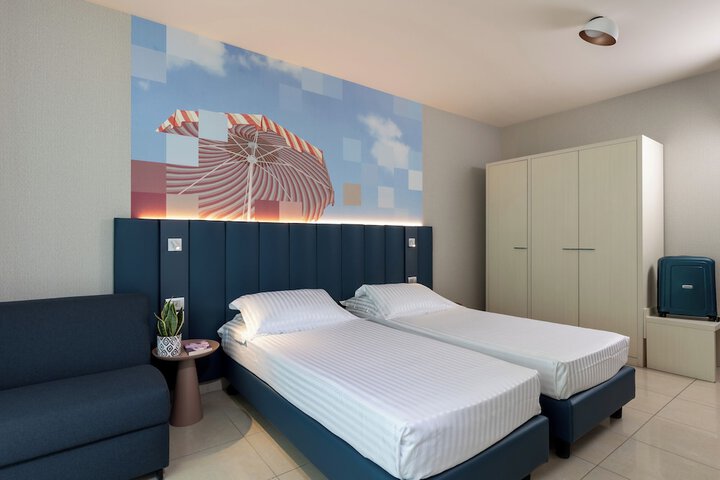 Room 12 of 113