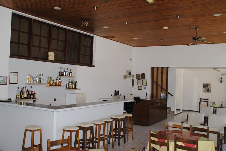 Lounge 15 of 21