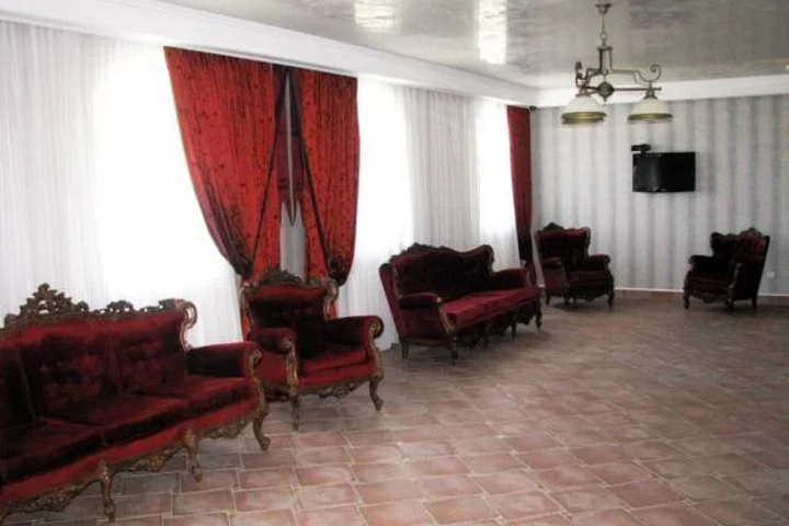 Room 9 of 10