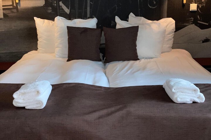 Room 10 of 68