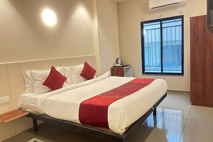 Room 8 of 17