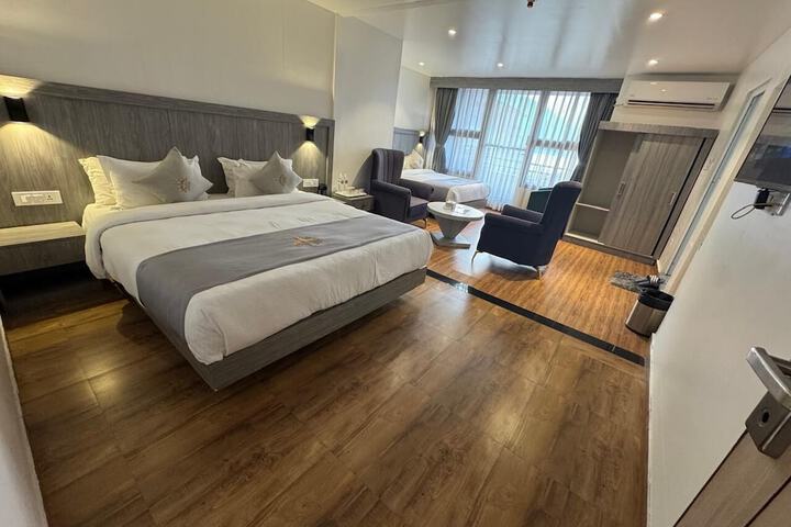 Room 11 of 29