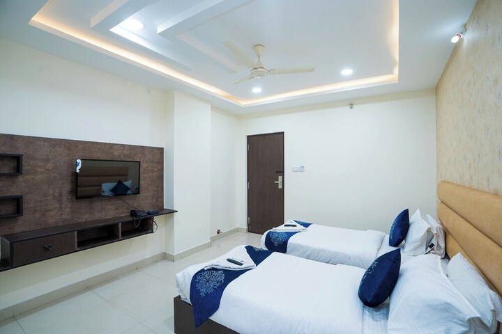 Room 10 of 34