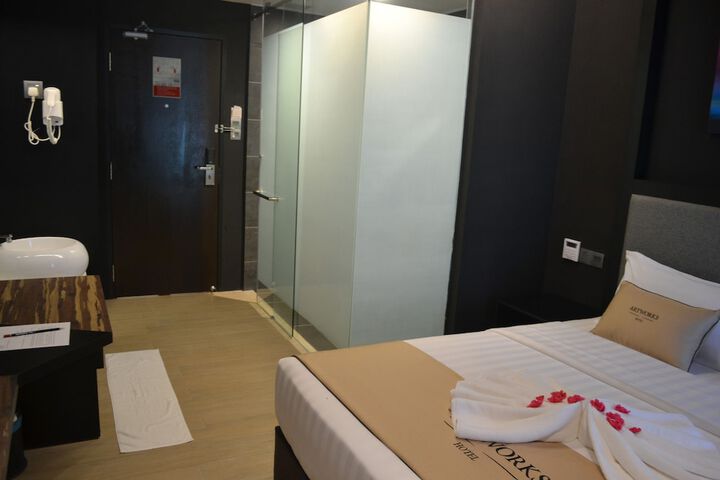 Room 7 of 73