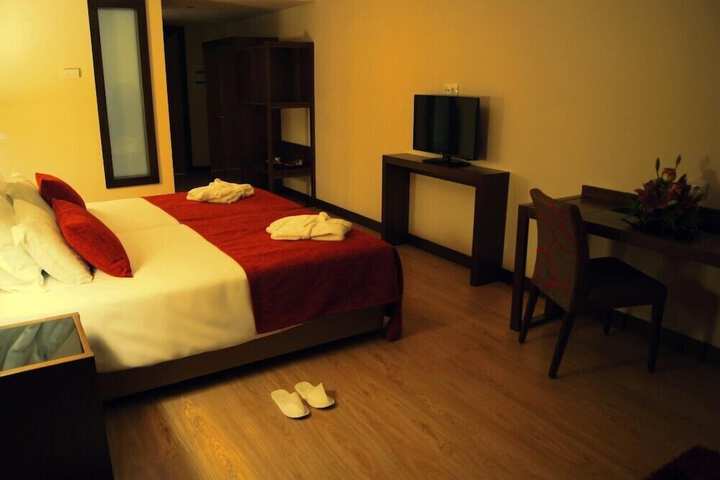 Room 13 of 38