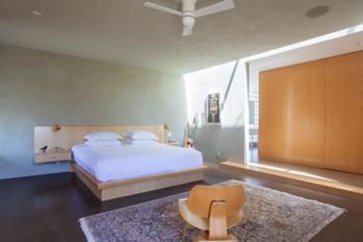 Room 49 of 222