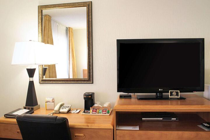 2 Double Beds (5 of 8)