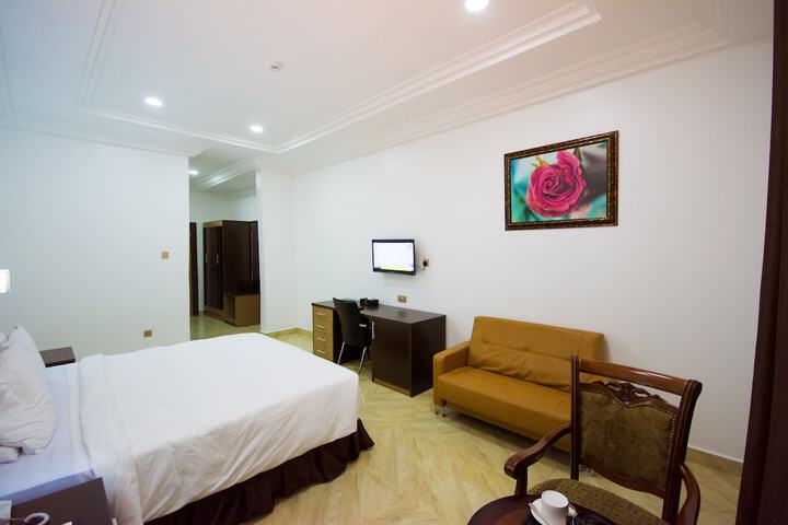 Room 4 of 13