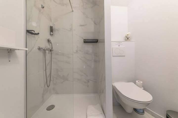 Room 146 of 185