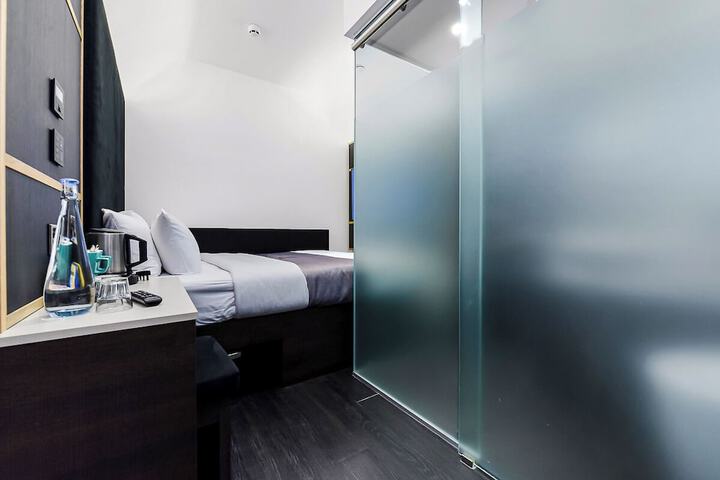 Room 18 of 37