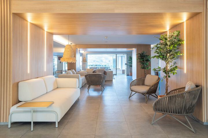 Entrance & Lobby