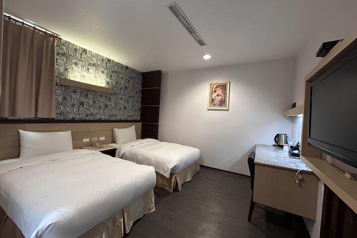 Room 8 of 48