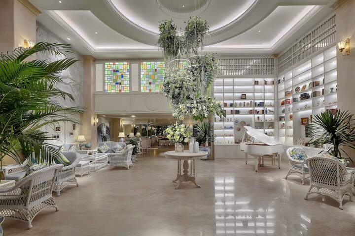 Hotel Lobby