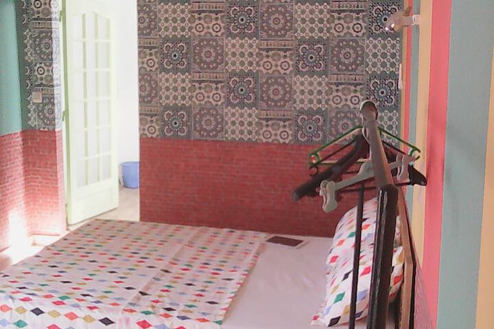 Room 9 of 25
