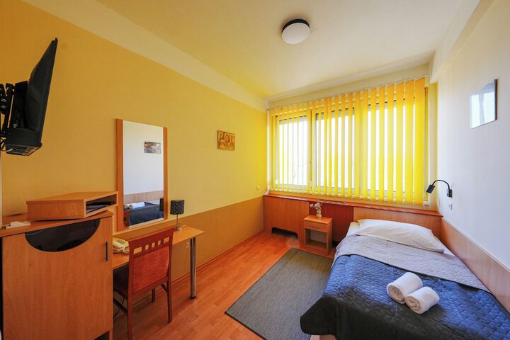 Room 8 of 23