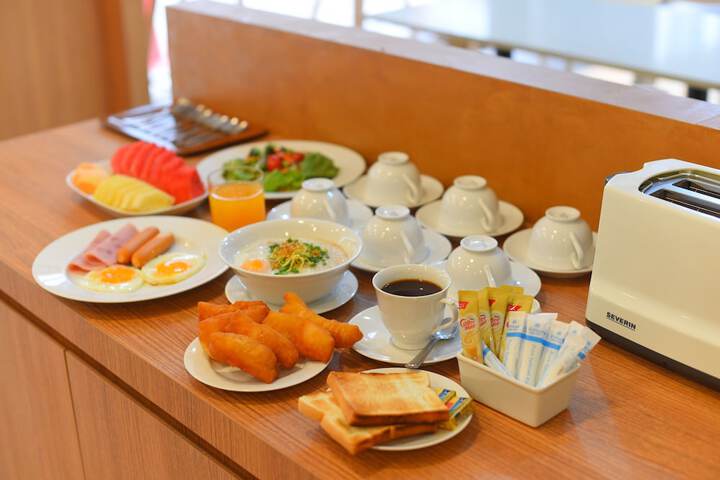 Breakfast/Coffee Service 29 of 38