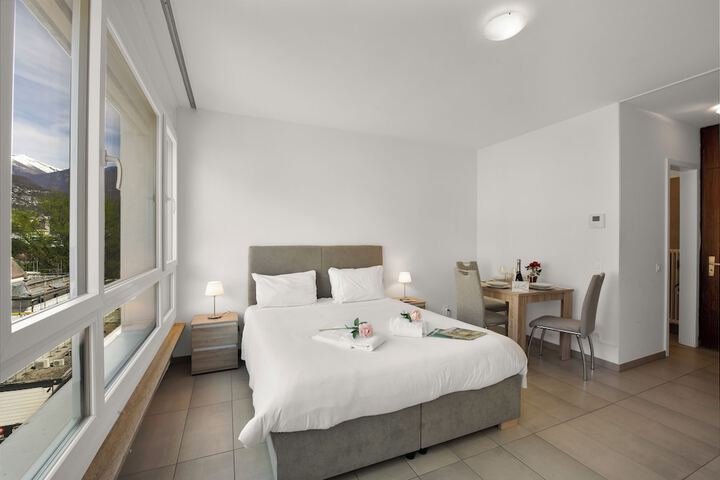 Room 2 of 34