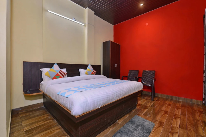 Room 4 of 12