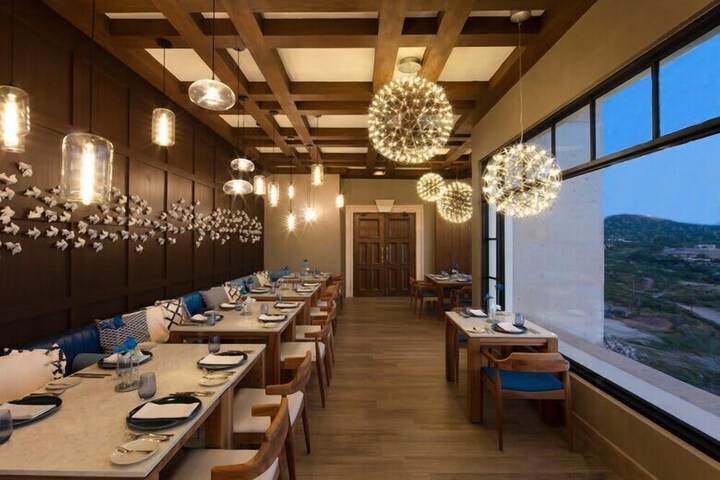 Dining 18 of 20